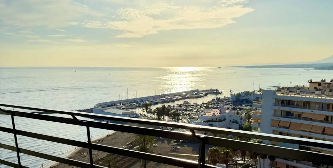 Sale of middle floor apartment in Marbella 1