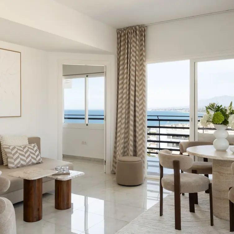 Продажа апартаментов на среднем этаже в Marbella