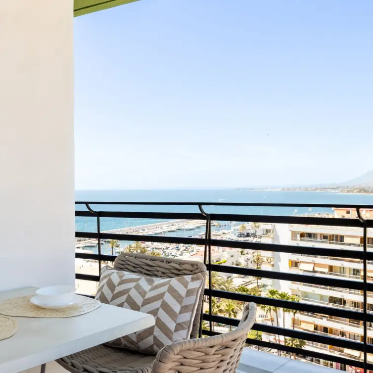 Продажа апартаментов на среднем этаже в Marbella