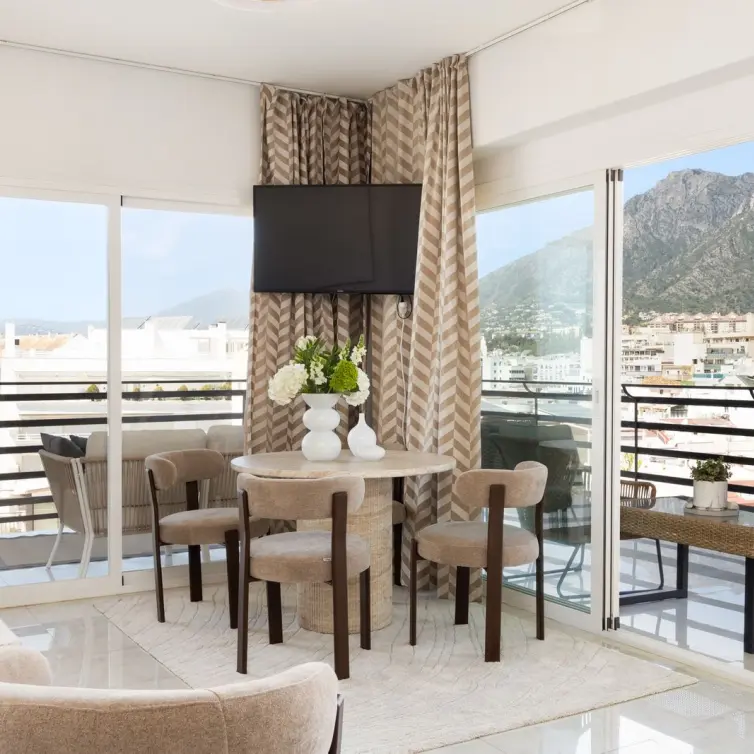Продажа апартаментов на среднем этаже в Marbella