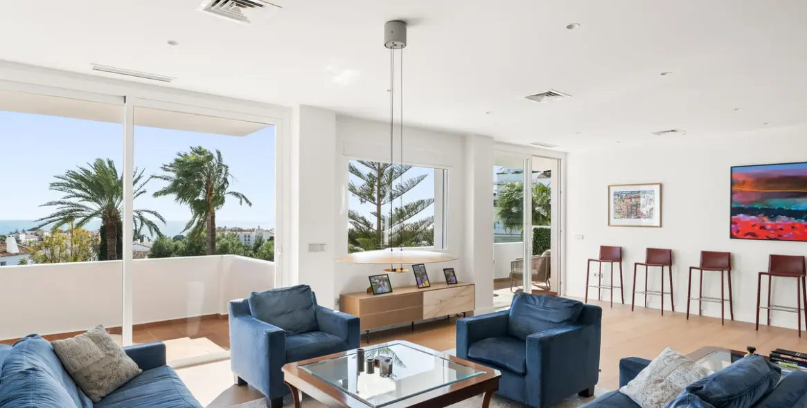 Продажа апартаментов на среднем этаже в Nueva Andalucía 2