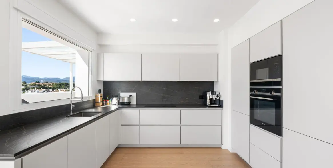 Продажа апартаментов на среднем этаже в Nueva Andalucía 12