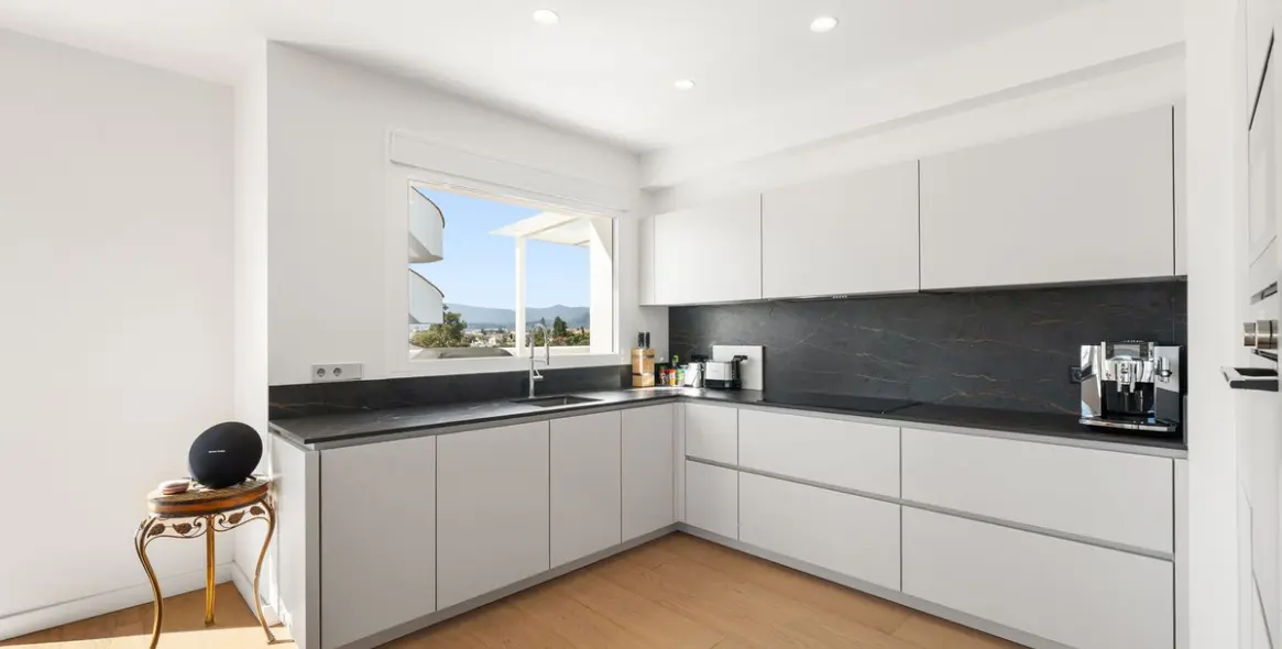 Продажа апартаментов на среднем этаже в Nueva Andalucía 13