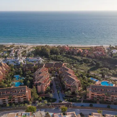 Продажа апартаментов на среднем этаже в Bahía de Marbella