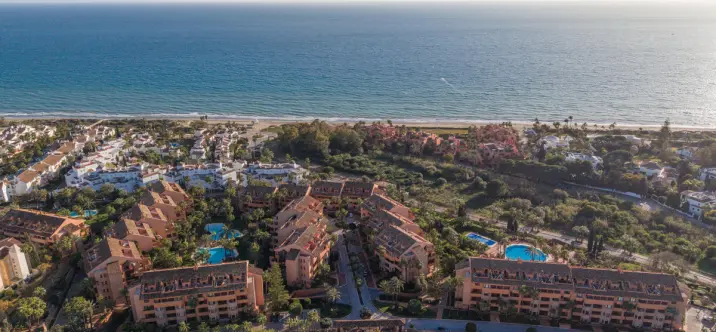 Продажа апартаментов на среднем этаже в Bahía de Marbella 0