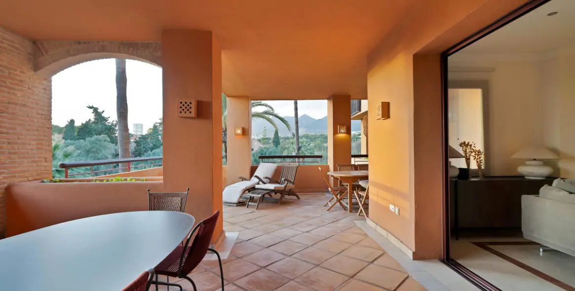 Продажа апартаментов на среднем этаже в Bahía de Marbella 3