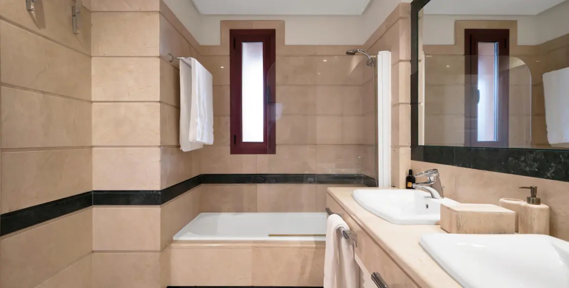 Продажа апартаментов на среднем этаже в Bahía de Marbella 33