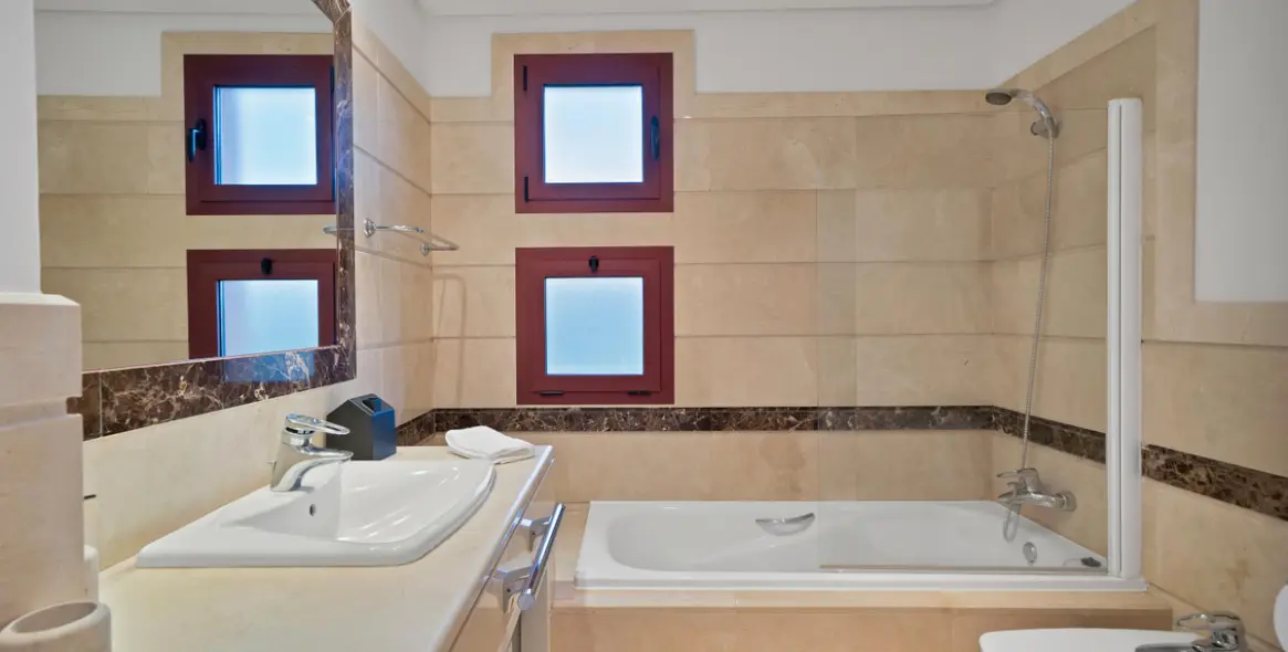 Продажа апартаментов на среднем этаже в Bahía de Marbella 36