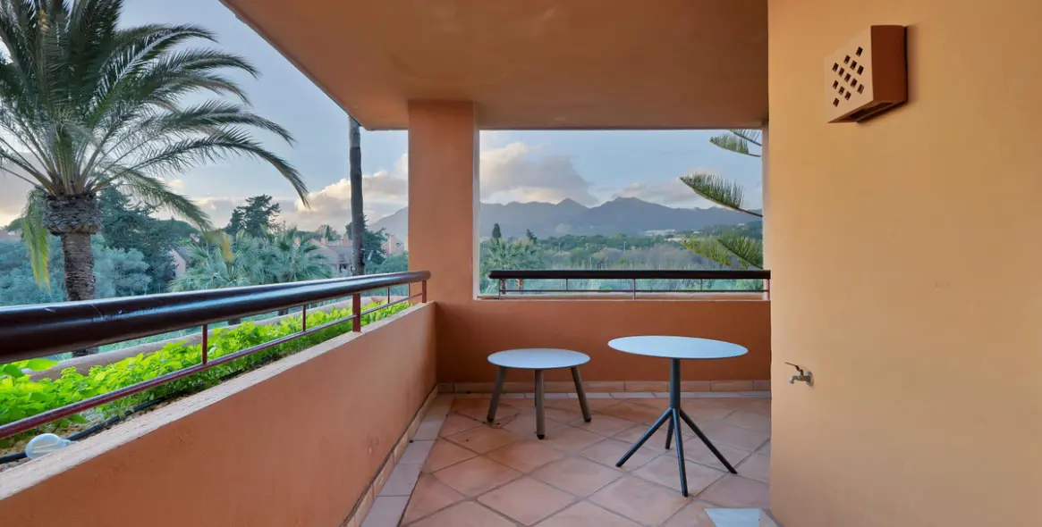 Продажа апартаментов на среднем этаже в Bahía de Marbella 41