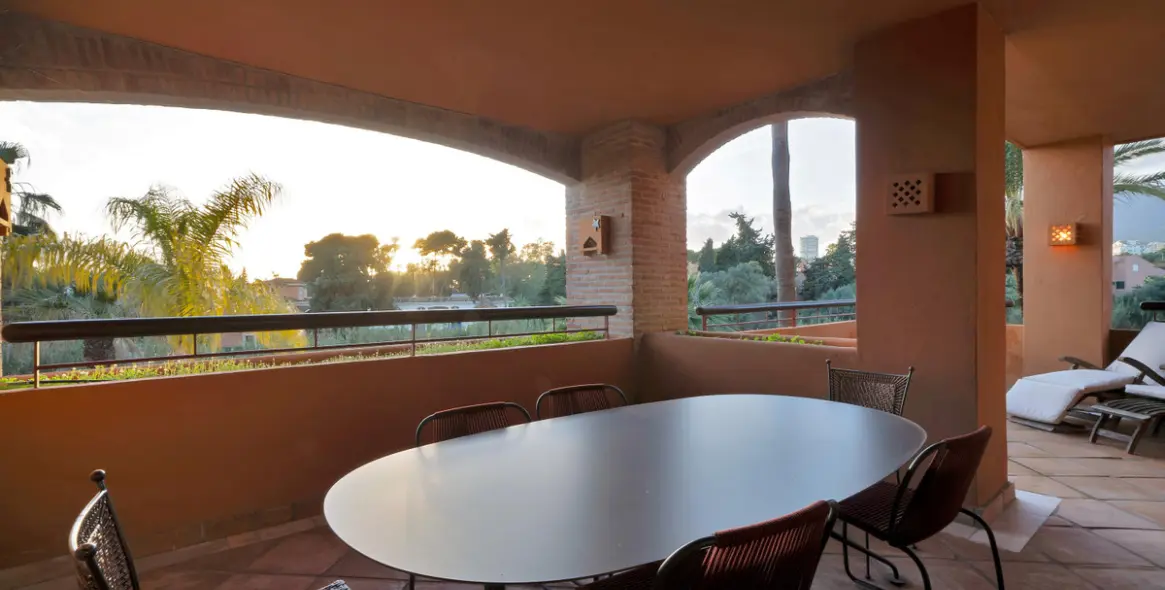 Продажа апартаментов на среднем этаже в Bahía de Marbella 46