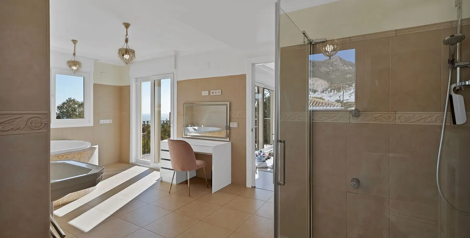 Sale of detached villa in Benalmadena 33