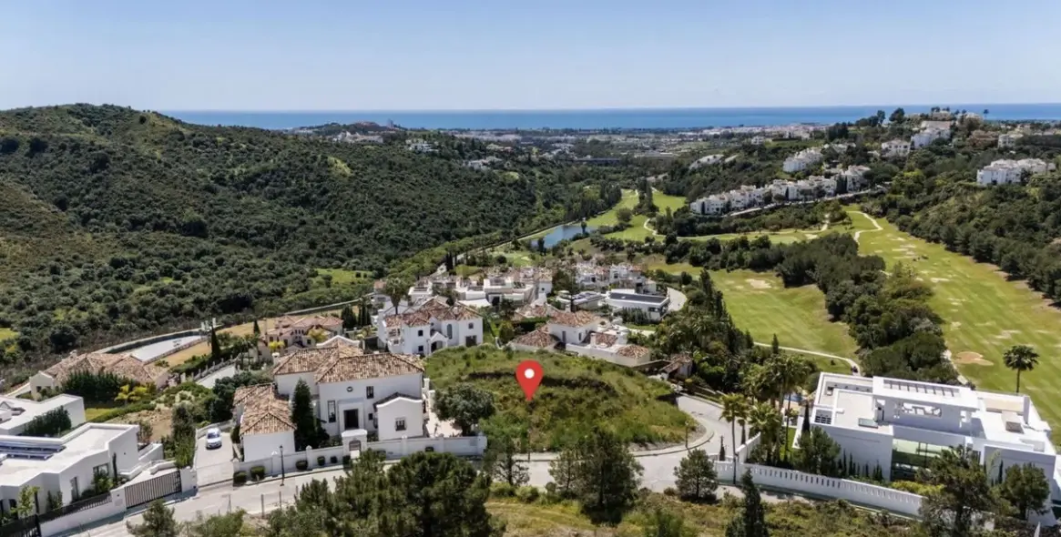 Sale of residential plot in Benahavís 1