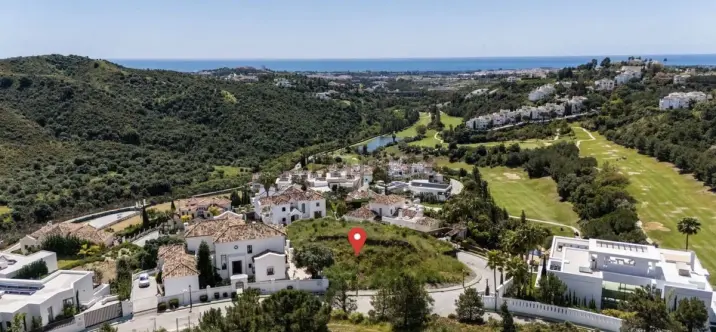 Sale of residential plot in Benahavís 0