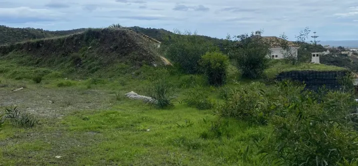 Sale of residential plot in Benahavís 1