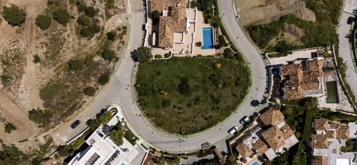 Sale of residential plot in Benahavís 2