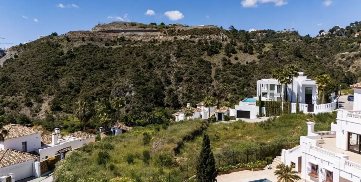 Sale of residential plot in Benahavís 5