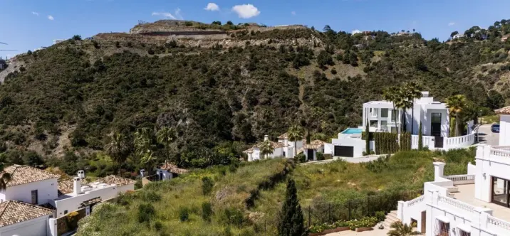 Sale of residential plot in Benahavís 4