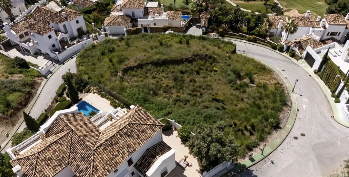 Sale of residential plot in Benahavís 7