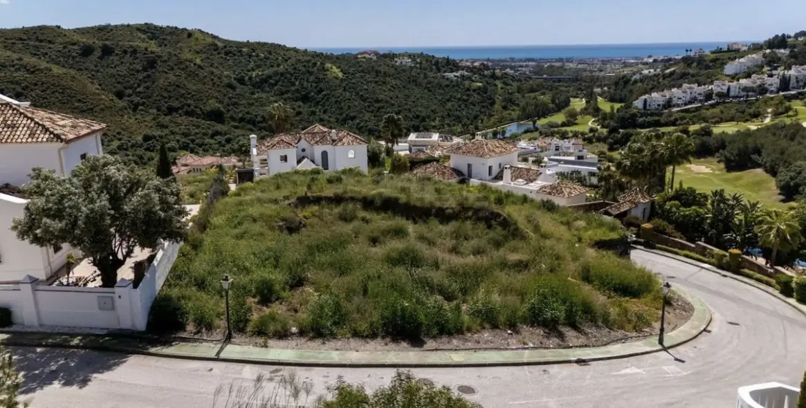 Sale of residential plot in Benahavís 14