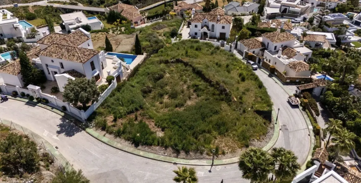 Sale of residential plot in Benahavís 15