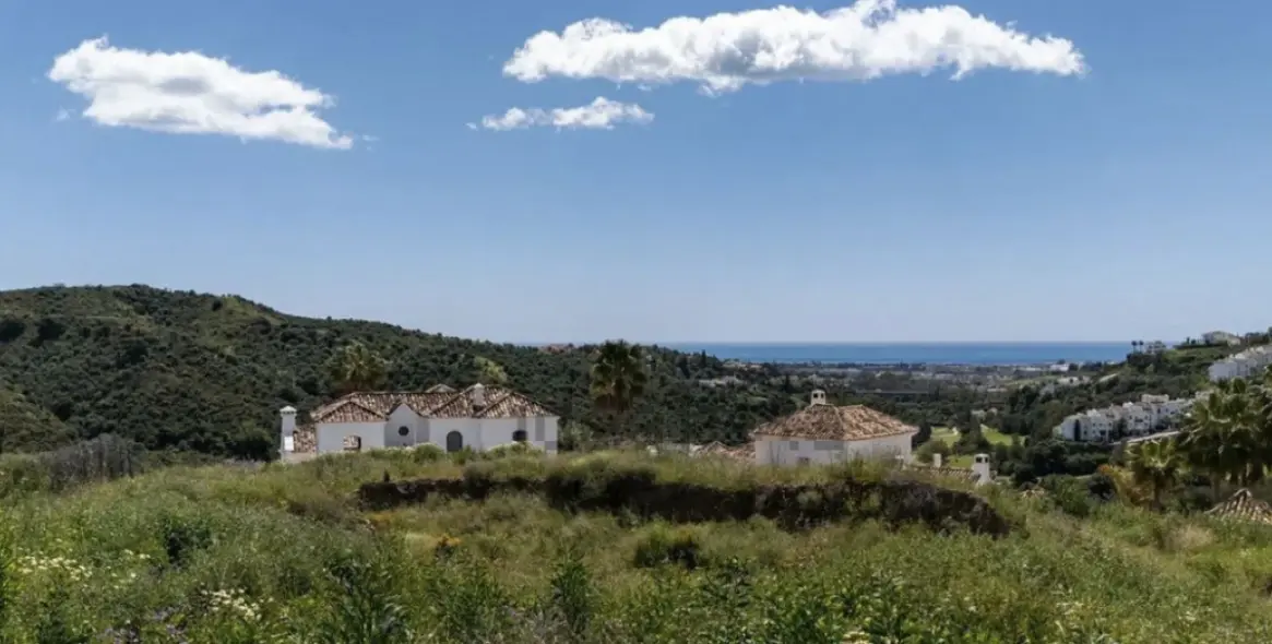 Sale of residential plot in Benahavís 16
