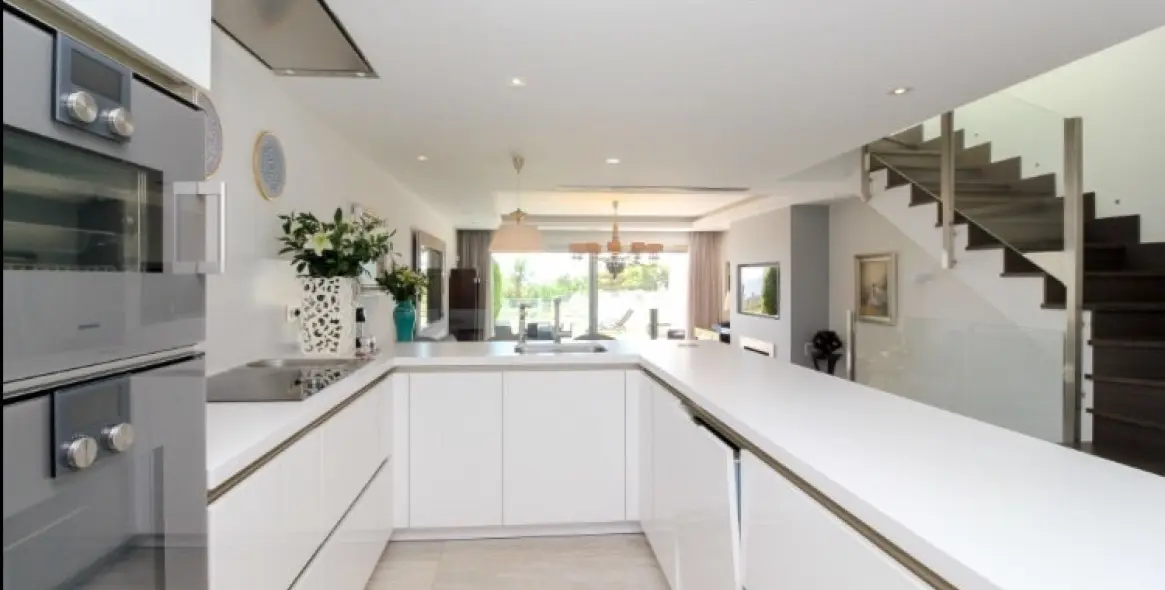 Long-term rent of townhouse in Sierra Blanca 27