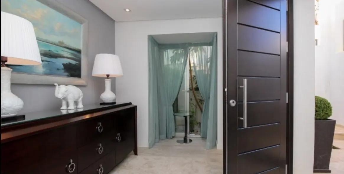 Long-term rent of townhouse in Sierra Blanca 30