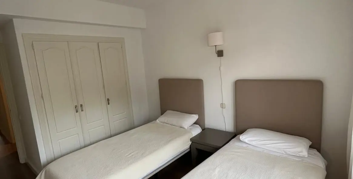 Долгосрочная аренда апартаментов на среднем этаже в Sierra Blanca 12