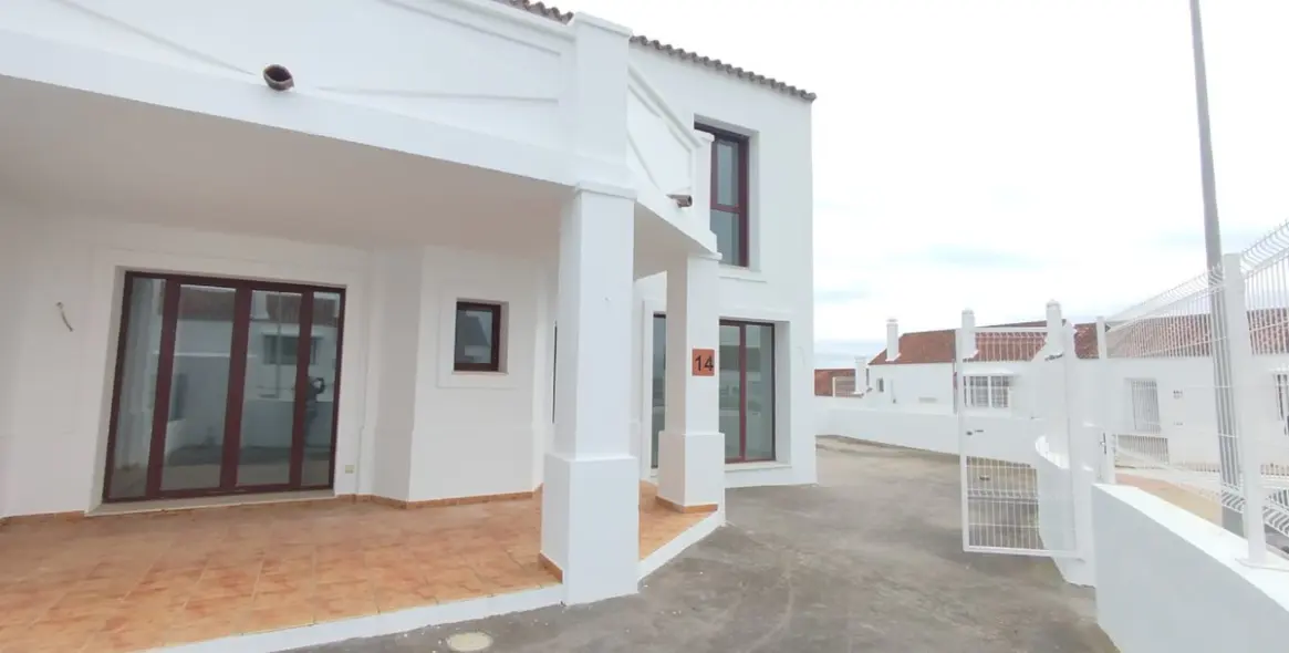 Продажа таунхауса в Doña Julia 1