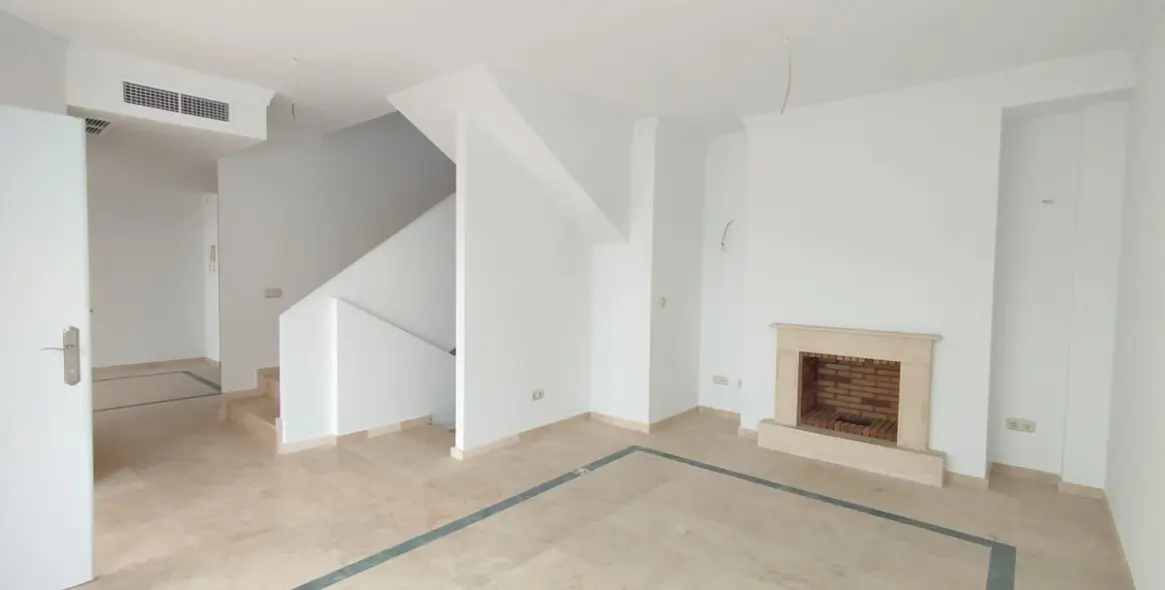 Продажа таунхауса в Doña Julia 9