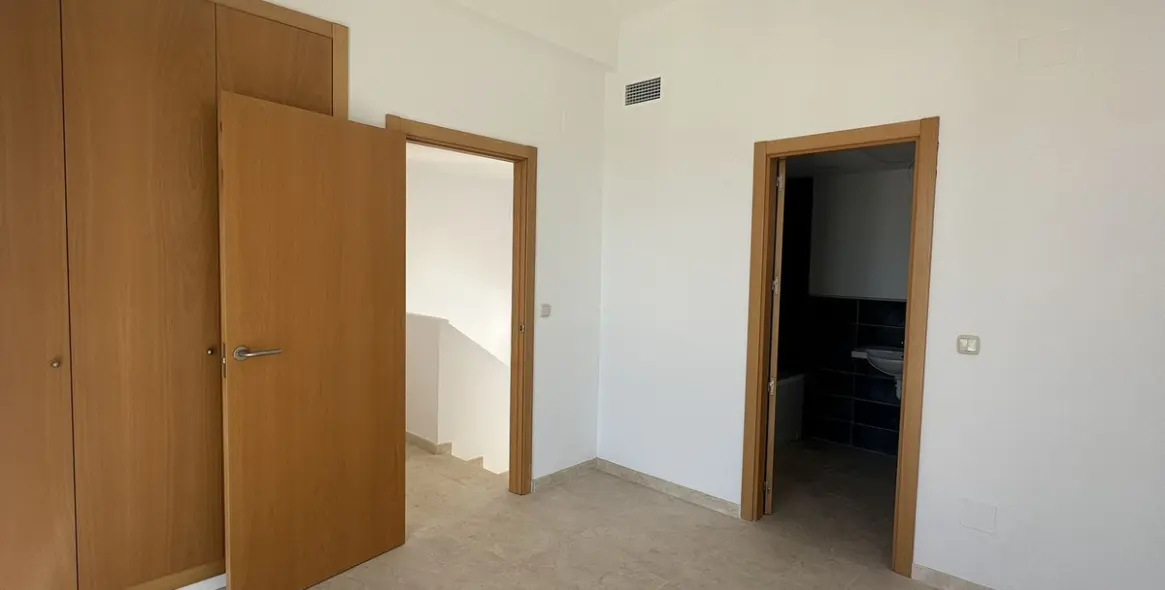 Продажа таунхауса в Doña Julia 32