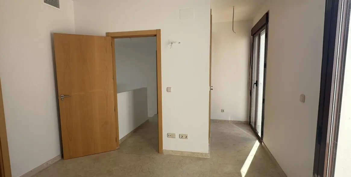 Продажа таунхауса в Doña Julia 41