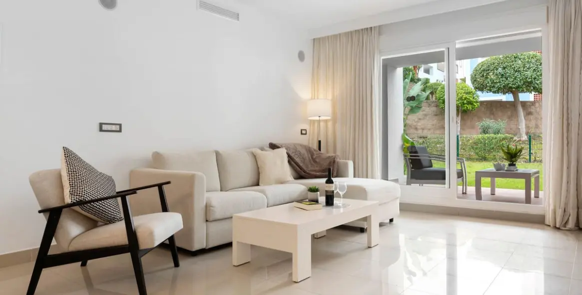 Продажа апартаментов на первом этаже в Estepona 1