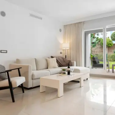 Продажа апартаментов на первом этаже в Estepona