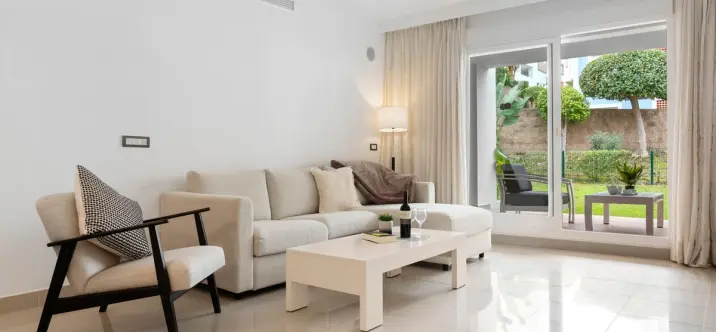 Продажа апартаментов на первом этаже в Estepona 0