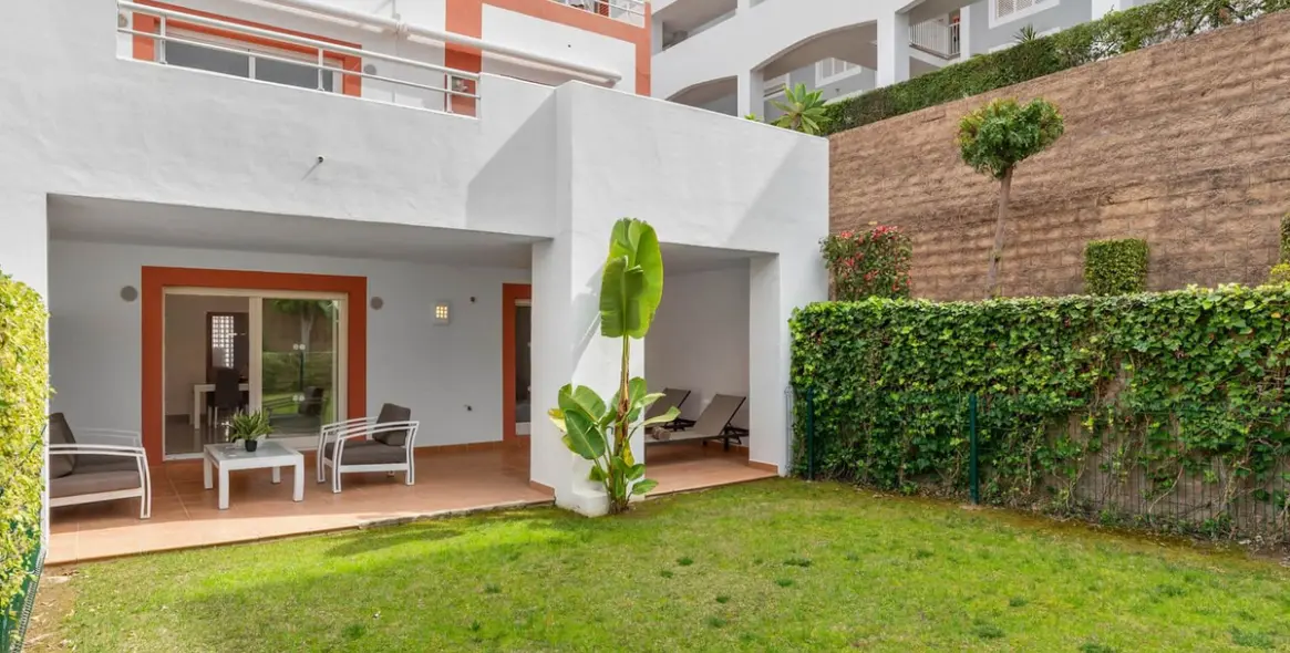 Продажа апартаментов на первом этаже в Estepona 3