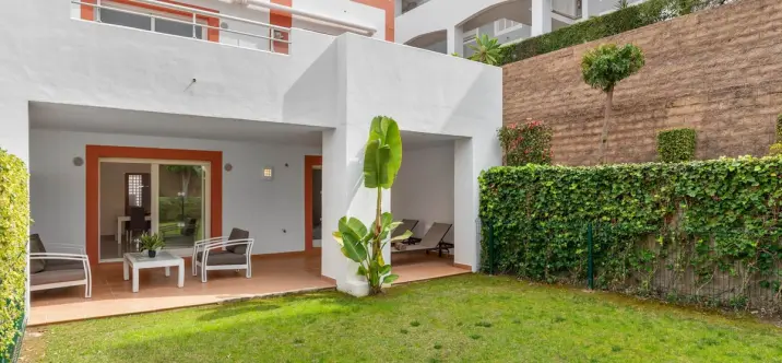 Продажа апартаментов на первом этаже в Estepona 2