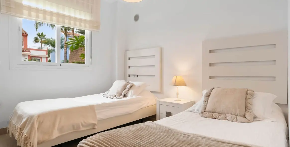 Продажа апартаментов на первом этаже в Estepona 18