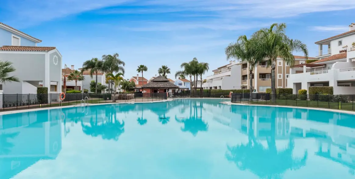 Sale of ground floor apartment in Estepona 21