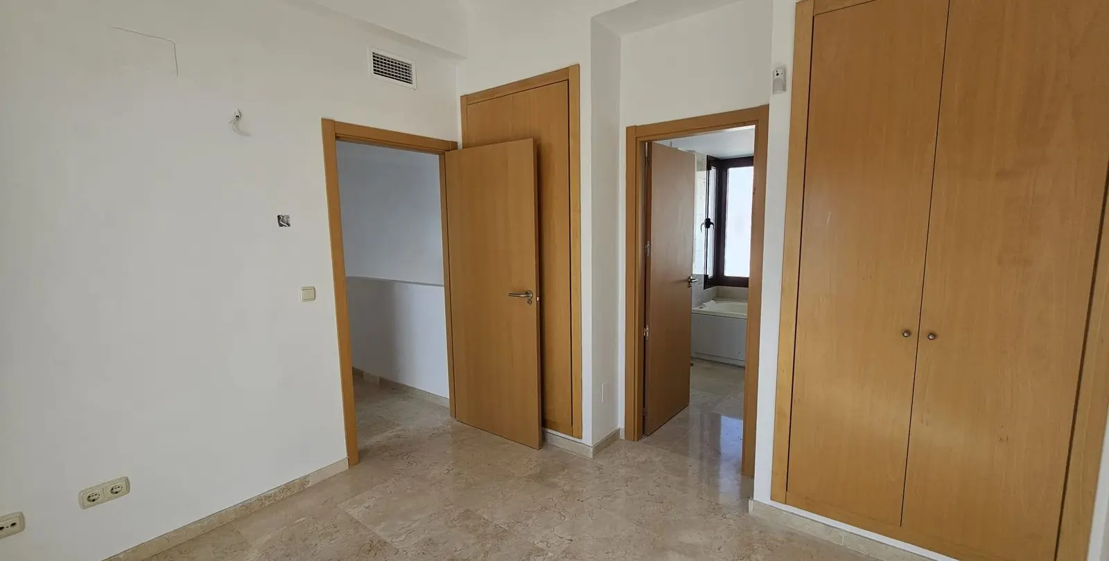 Продажа таунхауса в Doña Julia 16