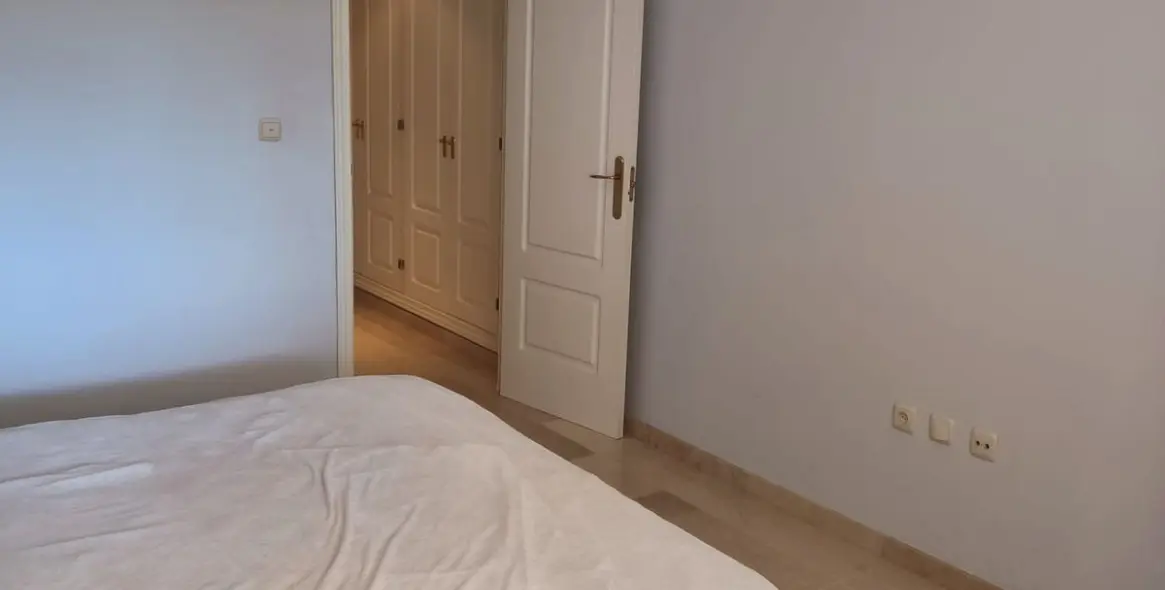 Venta de apartamento en planta media en Río Real 4