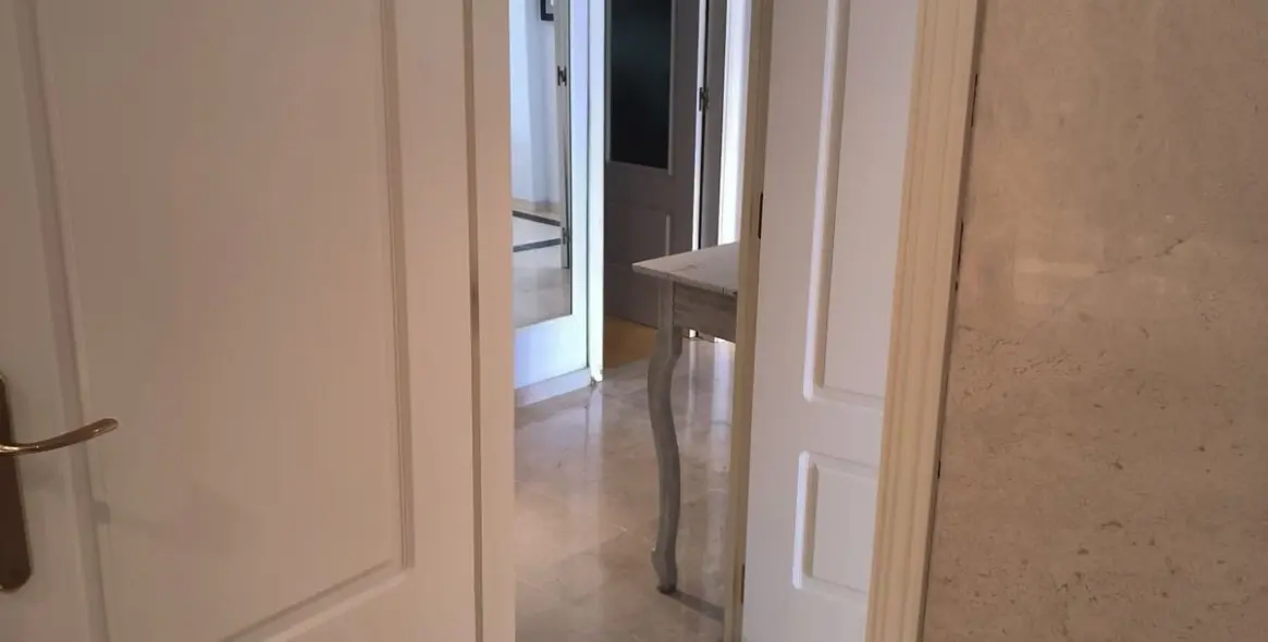 Venta de apartamento en planta media en Río Real 6