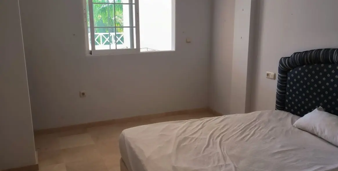 Venta de apartamento en planta media en Río Real 7