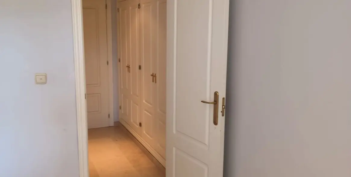 Venta de apartamento en planta media en Río Real 8