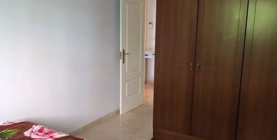 Venta de apartamento en planta media en Río Real 14