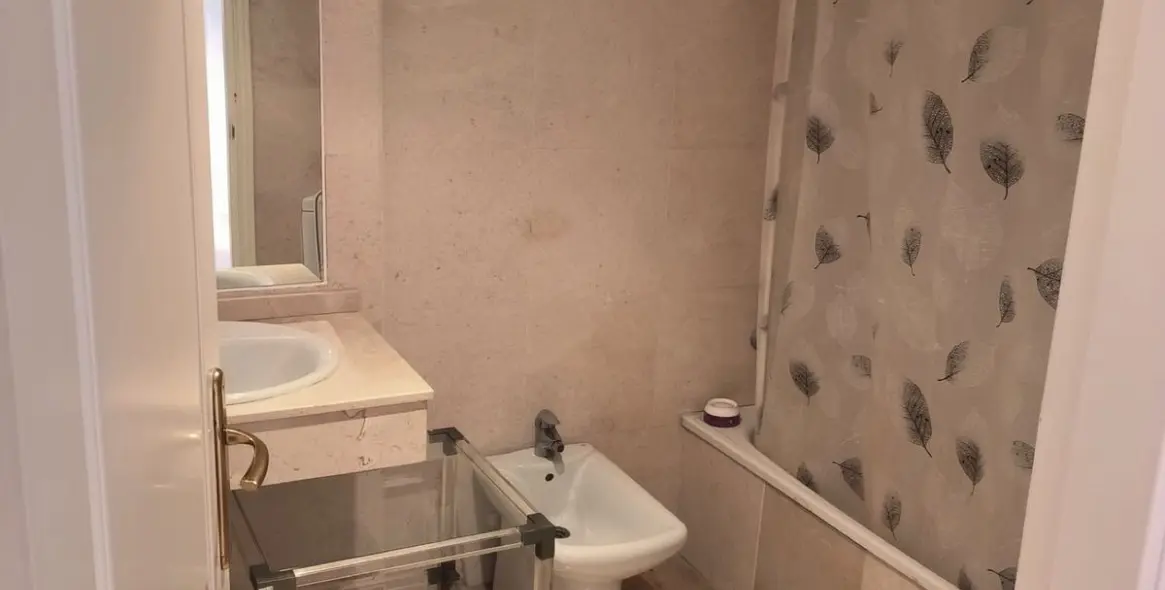 Venta de apartamento en planta media en Río Real 15