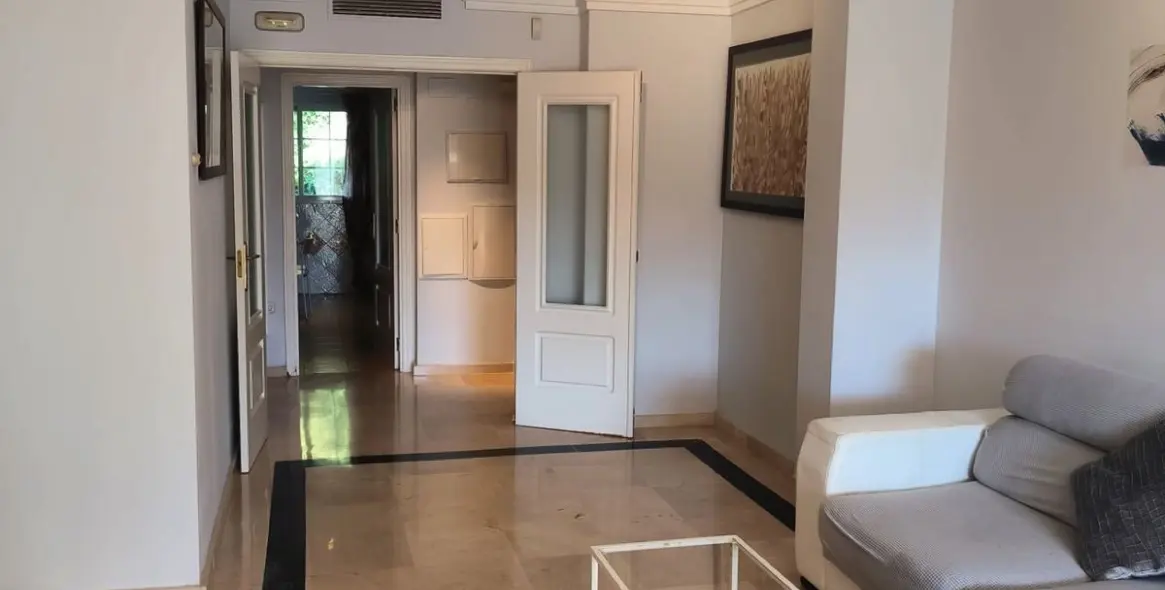 Venta de apartamento en planta media en Río Real 18