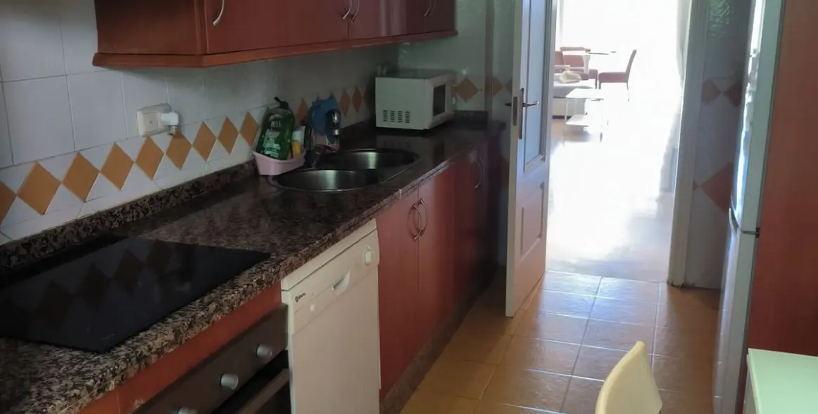 Venta de apartamento en planta media en Río Real 19