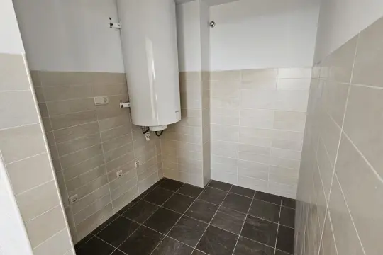 Image 9 thumb