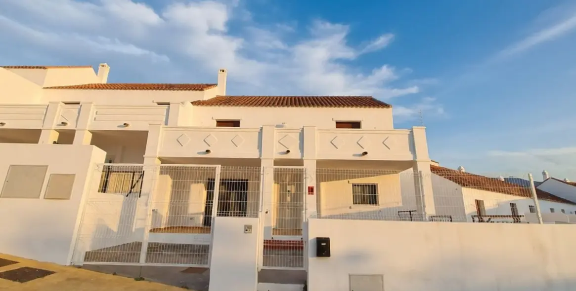 Venta de adosado en Doña Julia 1